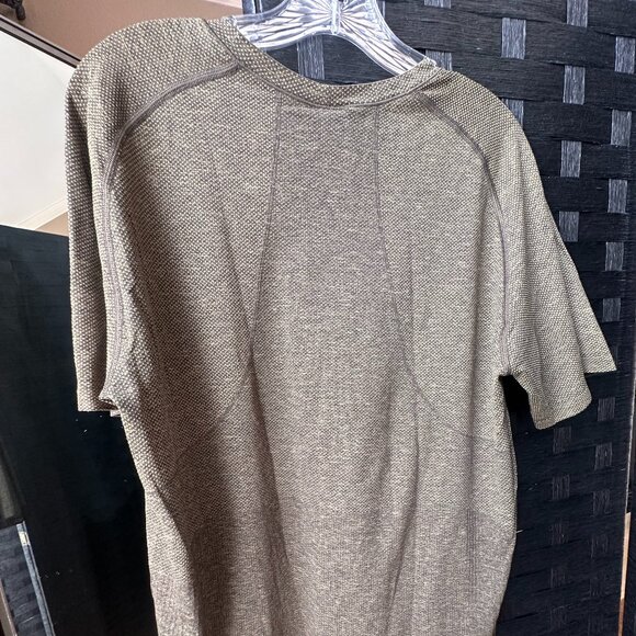 lululemon Men's Metal Vent Tech Short Sleeve Olive Green Size Large - Picture 2 of 5